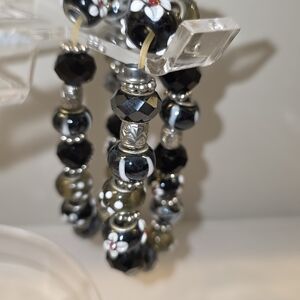 Chic Black and Silver Floral Beaded Bracelet